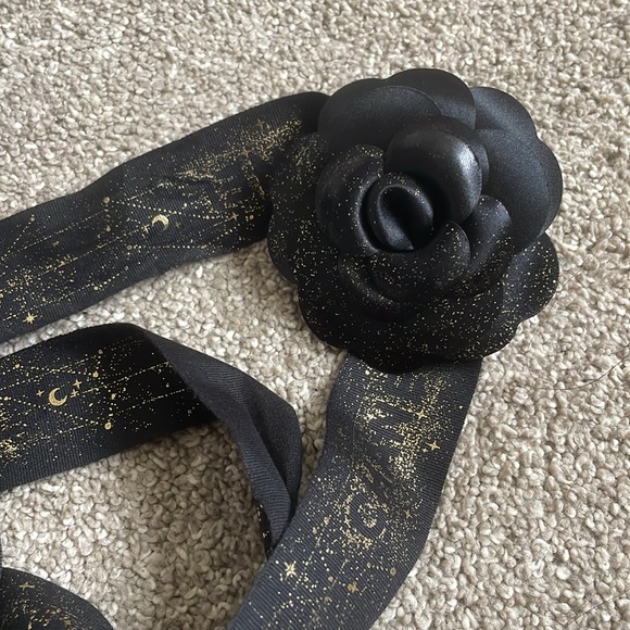 chanel holiday special edition ribbon with Camilla - Picture 2 of 3